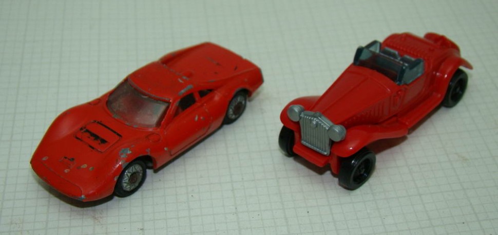 Модели автомобилей 2шт. (U599)