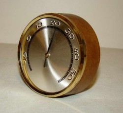 Термометр (E882)