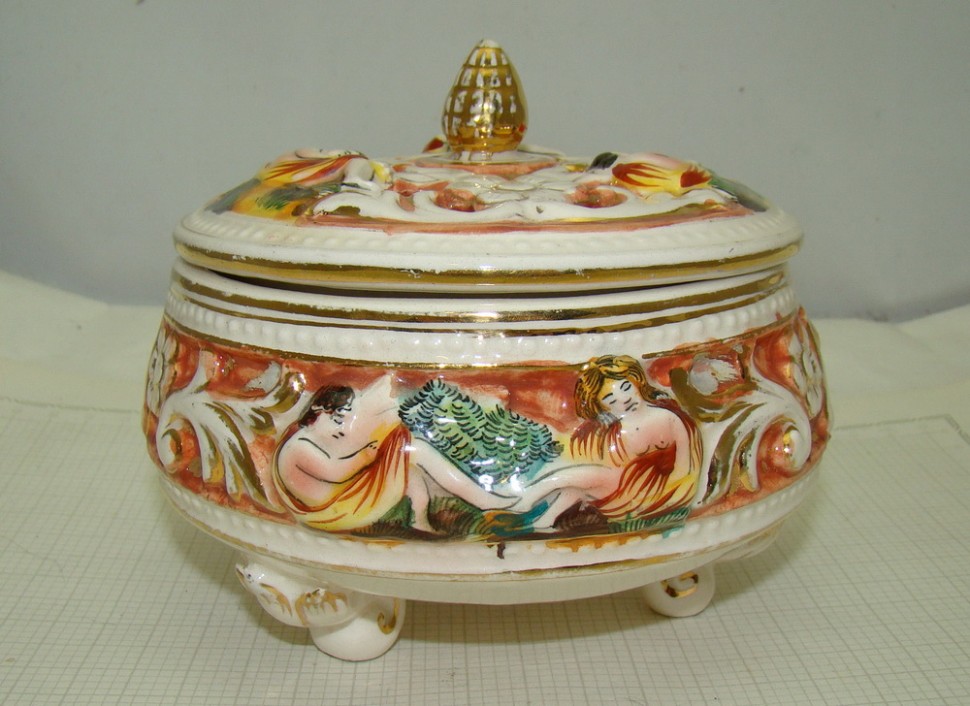 Шкатулка фаянсовая винтажная (V597)