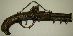 Вешалка для ключей  винтажная Пистолет (W334)