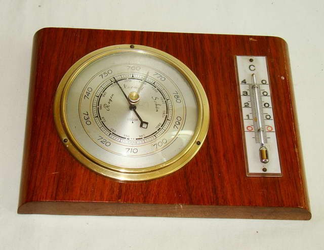 Барометр с термометром старинный (E408)