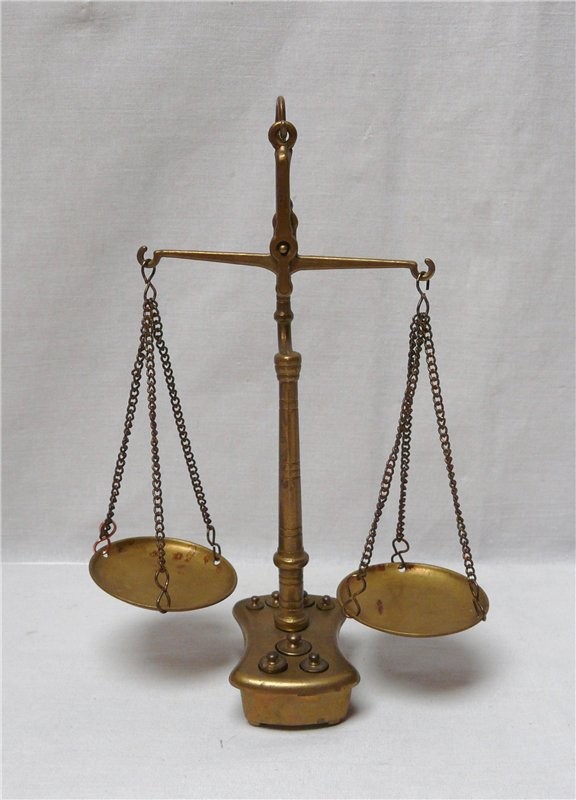 Весы с гирями (K820)