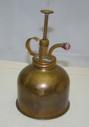 Опрыскиватель винтажный неисправный (N206)