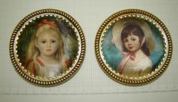 Портреты девочек на шелке в рамках 2шт. (V495)
