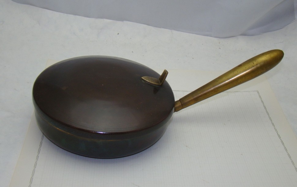 Емкость с крышкой сковорода старинная (P842)