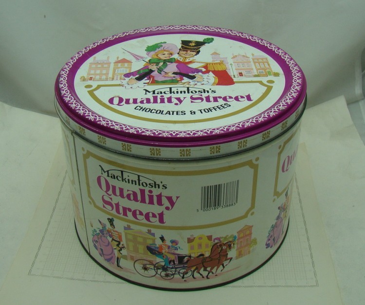 большая жестяная банка. большие консервные банки. металлические банки. декупаж жестяной банки из под печенья. консервная банка.