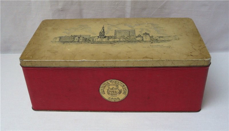 Коробка жестяная большая старинная (K532)