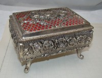 Шкатулка винтажная на ножках Розы (M737)