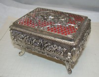 Шкатулка винтажная на ножках Розы (M737)