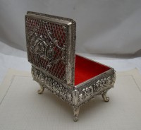 Шкатулка винтажная на ножках Розы (M737)