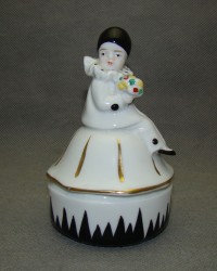 Шкатулка фигурка фарфоровая старинная Арлекин (Y802)