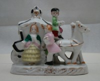 Фигурка фарфоровая винтажная Карета (A532)
