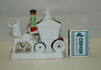 Фигурка фарфоровая винтажная Карета (A532)