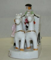 Фигурка фарфоровая винтажная Карета (A532)