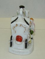 Фигурка фарфоровая винтажная Карета (A532)