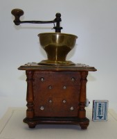 Zassenhaus кофемолка старинная (A632)