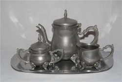 Кофейник, сахарница и молочник на подносе (K897)