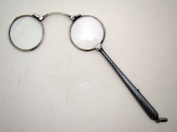 Лорнет старинный серебряный с длинной ручкой (R502)