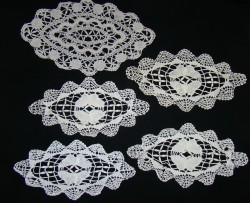 Салфетки - фламандские кружева 5шт. (V613)
