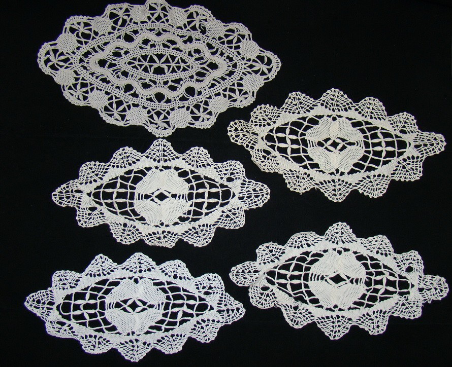 Салфетки - фламандские кружева 5шт. (V613)