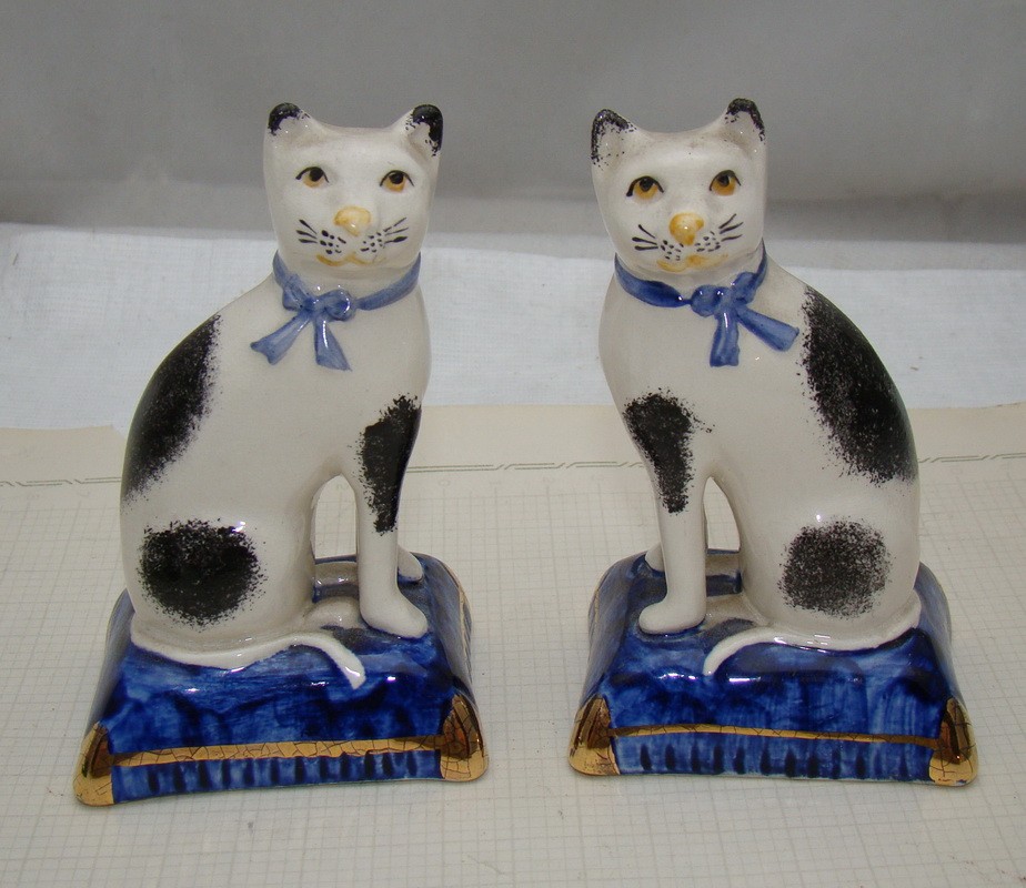 Фигурки старинные Кошки пара (M743)