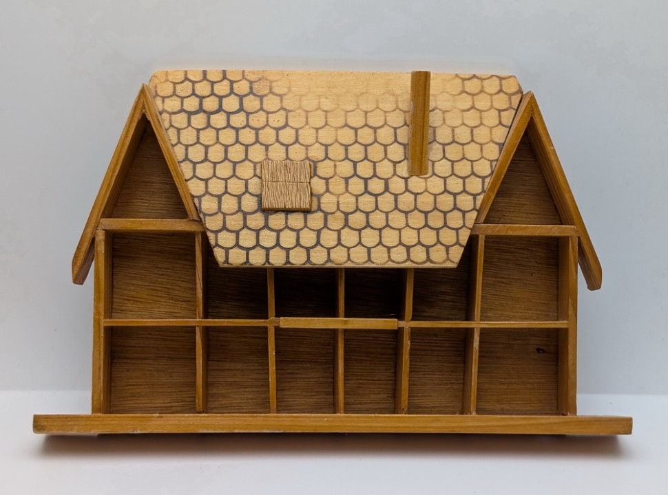 Полочка-витрина винтажная для миниатюр Домик (B029)