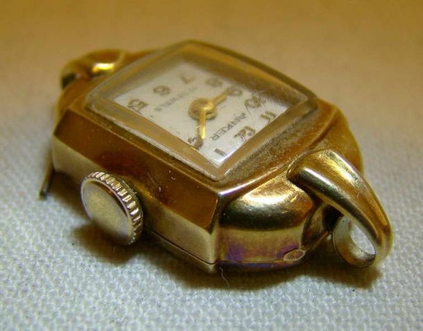 Старые женские часы. Женские золотые часы Заря золото палладий. Старые женские наручные часы. Часы женские наручные золотые. Старинные женские часы наручные золотые.