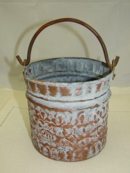 Кашпо медное старинное с чеканкой (Q816)