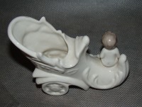 Фигурка вазочка фарфоровая старинная (M548)