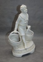 Фигурка статуэтка старинная Мальчик с корзинами (A339)