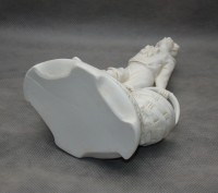 Фигурка статуэтка старинная Мальчик с корзинами (A339)