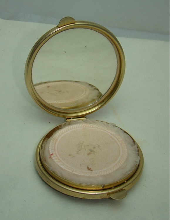 Пудреница (U257)