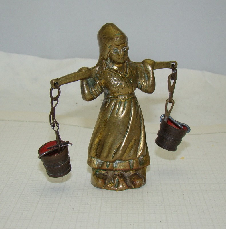 Фигурка "Девушка с коромыслом" (V767)